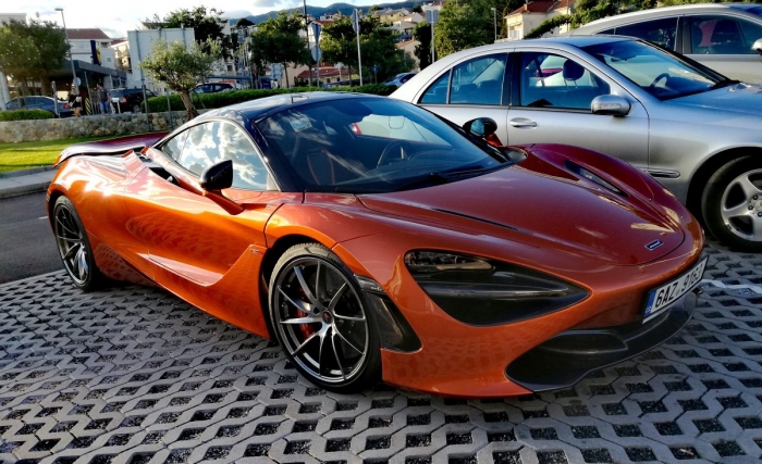 720S