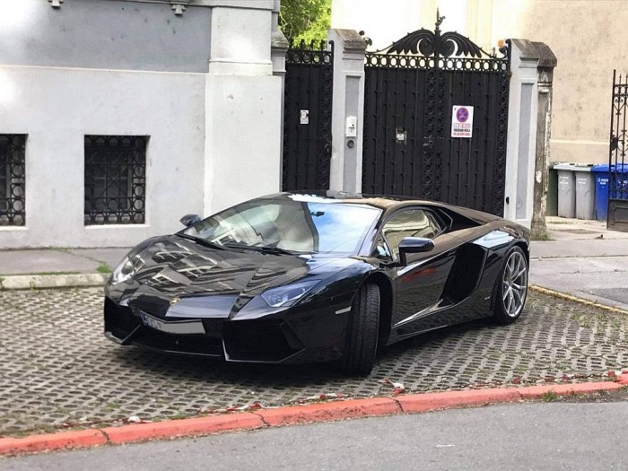 Aventador LP 700-4