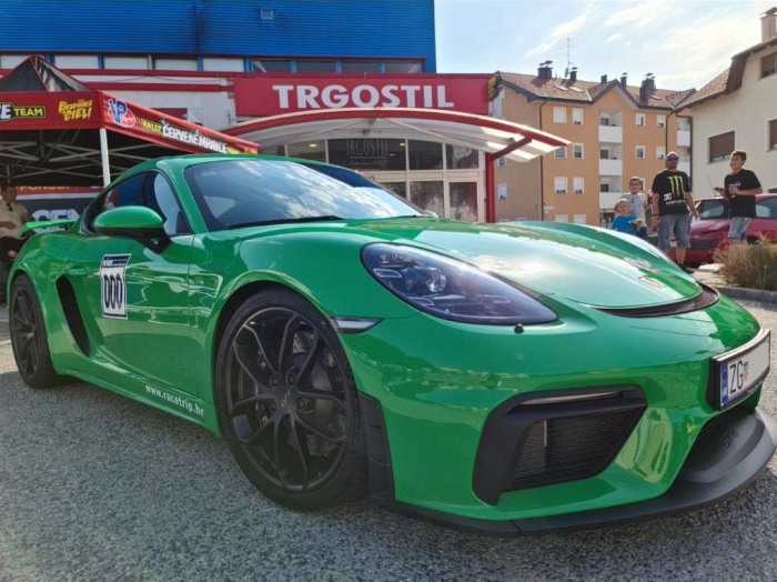 718 Cayman GT4