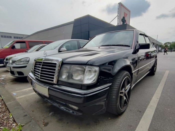 200 E