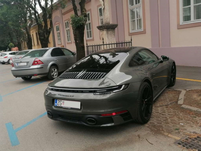 911 Carrera 4S