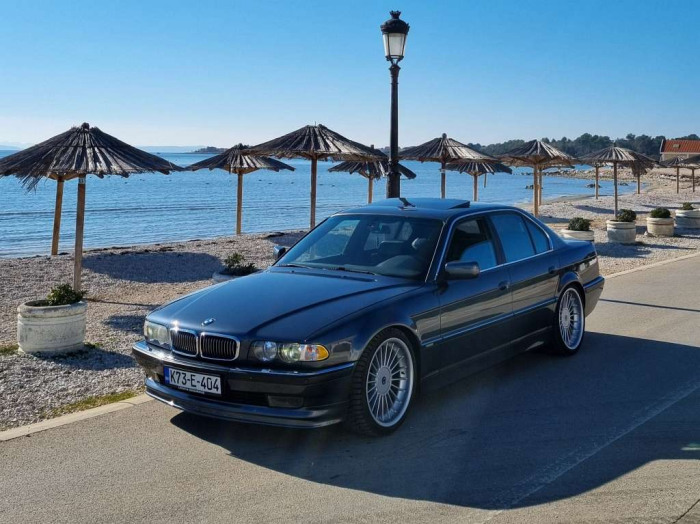 735i