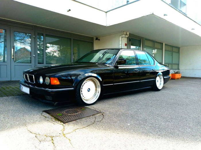 730i