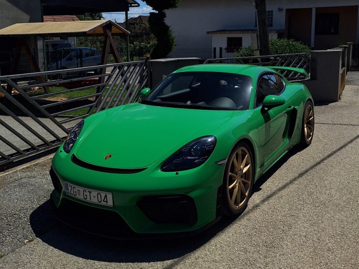 718 Cayman GT4