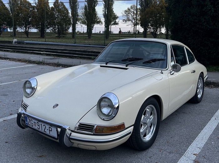 912
